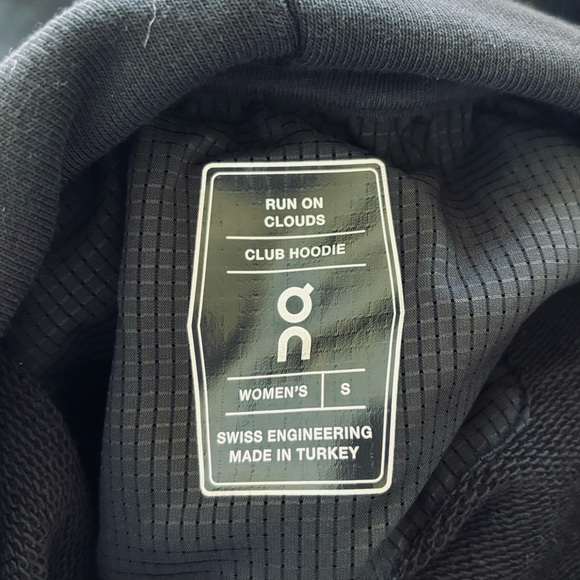 NWOT Limited Edition On Cloud Sleeveless Club Hoodie Black Small - Picture 3 of 6